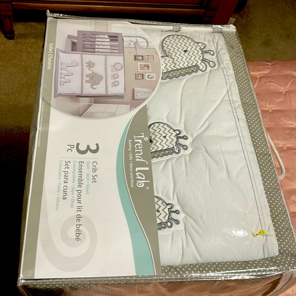 Safari Chevron Crib Set NEW!!!!!